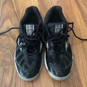 Black Mizuno Volleyball Shoes (Size W8.5)